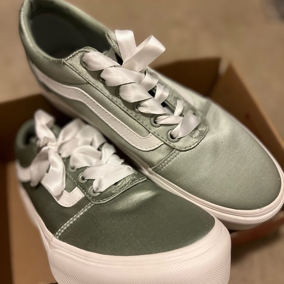 Vans Shoes - Vans women shoes Ward Platform (Sa
(Satin) Desert Sage us9